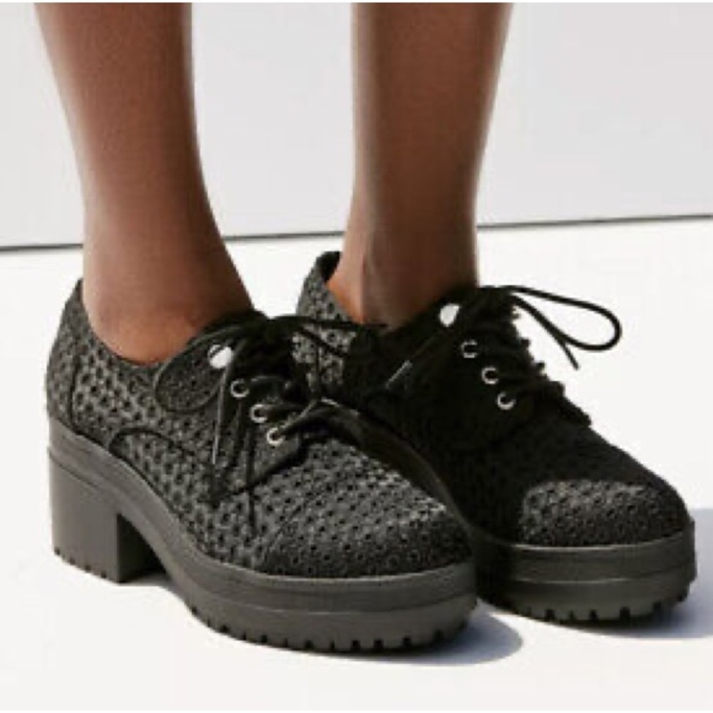 Urban Outfitters chunky platform eyelet lace up heels - platform sneakers size 8